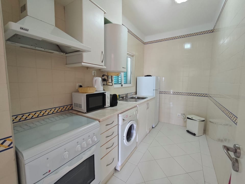 Standard Apartment, 1 Bedroom | Private kitchen | Full-size fridge, microwave, oven, stovetop