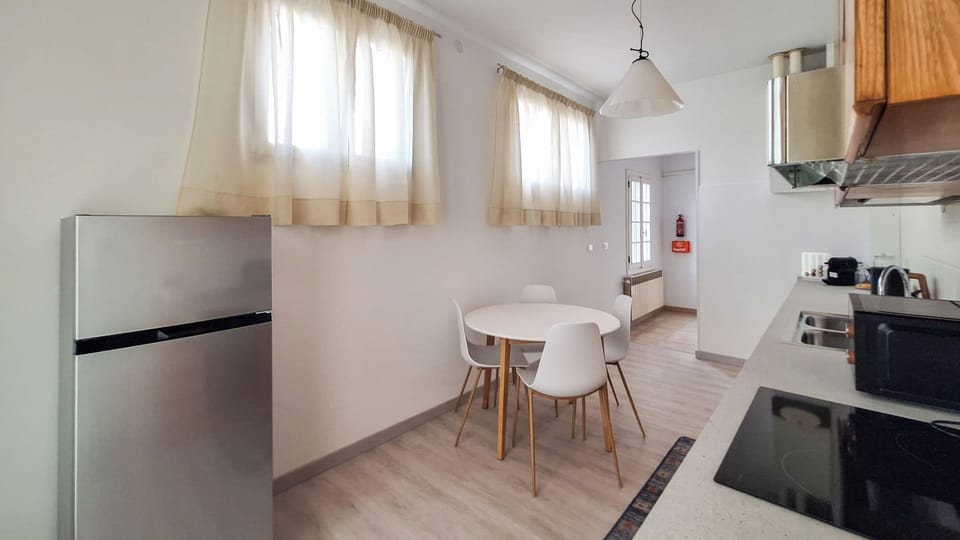 Condo, 2 Bedrooms | Dining