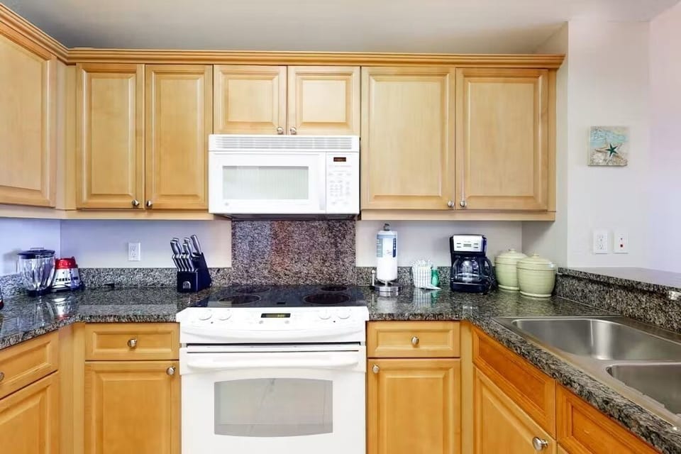 Summer Place #304 Kitchen