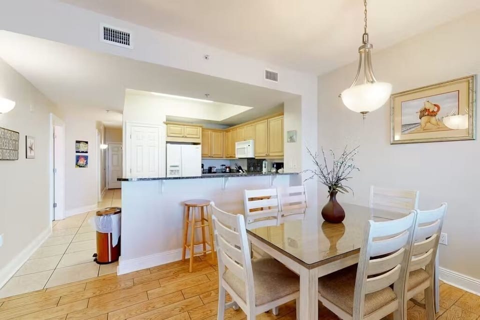 Summer Place #304 Dining Area