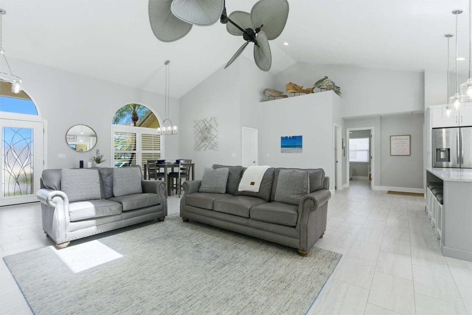 House, 4 Bedrooms | Living area | Smart TV