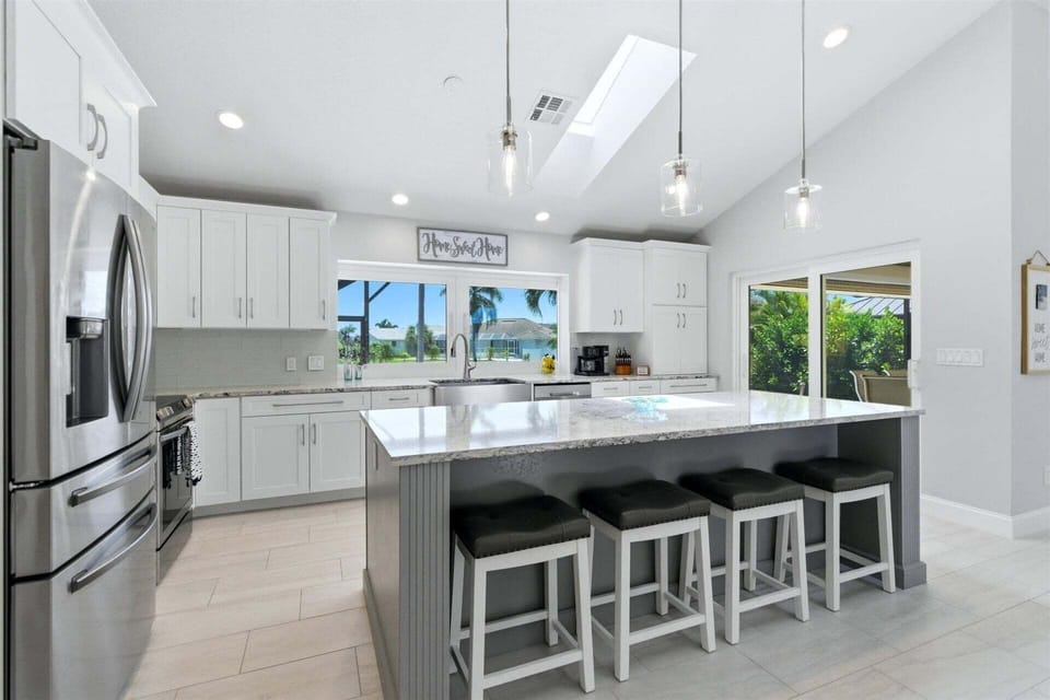 House, 4 Bedrooms | Private kitchen | Coffee/tea maker, fridge, oven, toaster