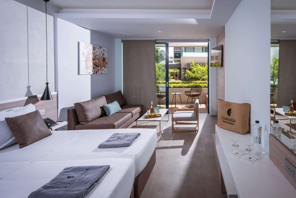 Double Room (Elegant) | Hypo-allergenic bedding, desk, laptop workspace, blackout drapes
