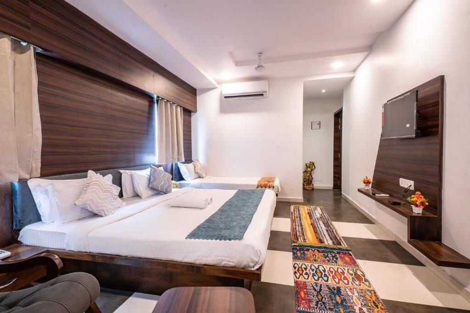 Family Room, City View | WiFi (free)