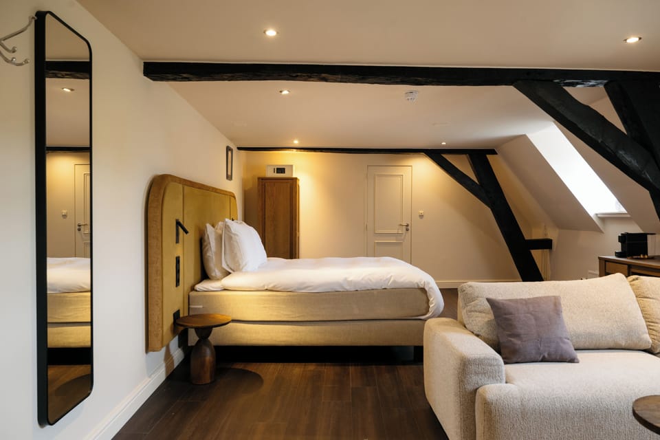Junior Suite | Desk, cribs (surcharge), WiFi (free), bed sheets