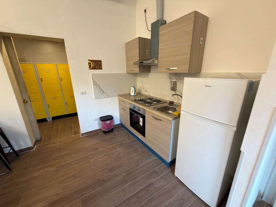 Shared fridge, shared microwave