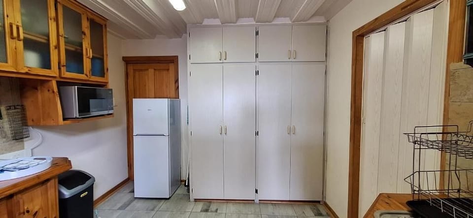 Studio, Balcony, Garden View | Private kitchen