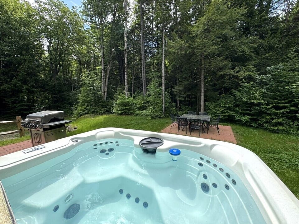 6 Person Hot tub in total privacy