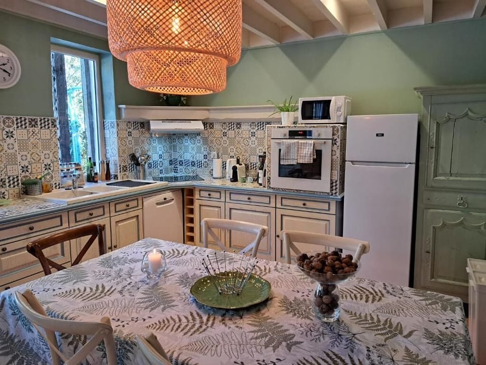 Apartment, Garden View | Private kitchen
