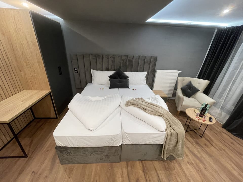 Studio, Private Bathroom | Desk, laptop workspace, free WiFi