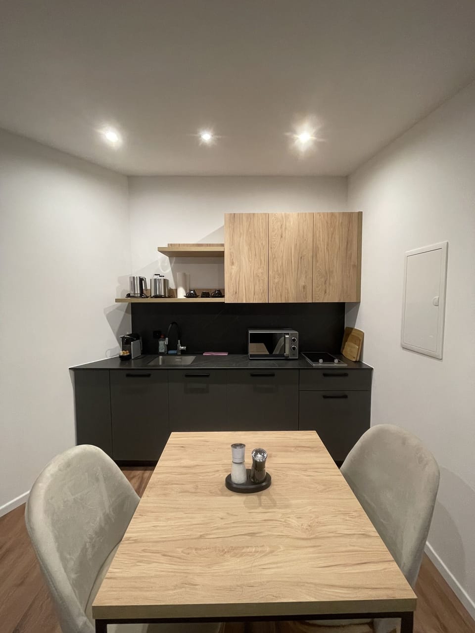 Studio, Private Bathroom | Shared kitchen | Fridge, microwave, stovetop, cookware/dishes/utensils