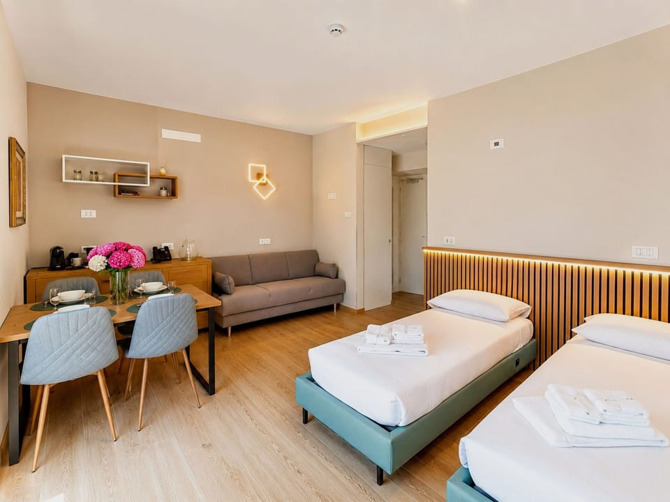 Deluxe Suite, Mountain View | Minibar, in-room safe, free WiFi, bed sheets