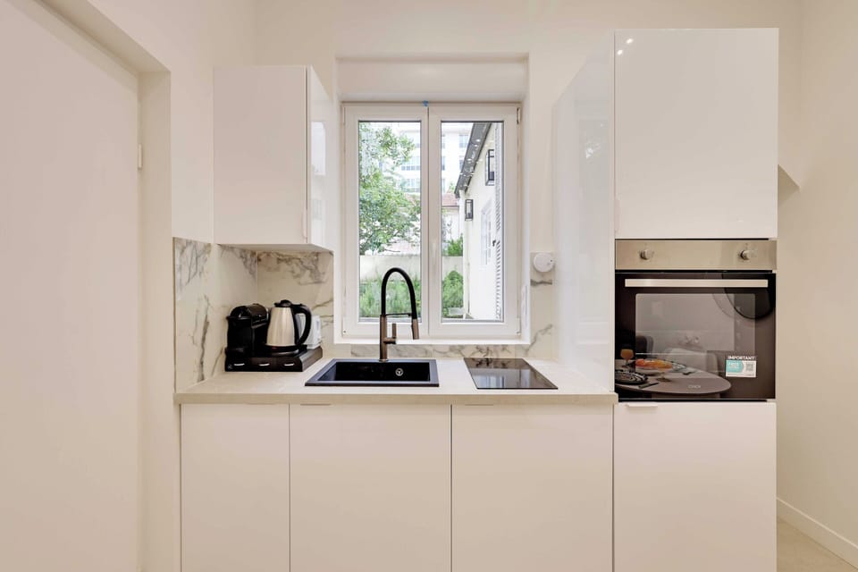 Apartment | Private kitchen | Coffee/tea maker, fridge, oven, stovetop