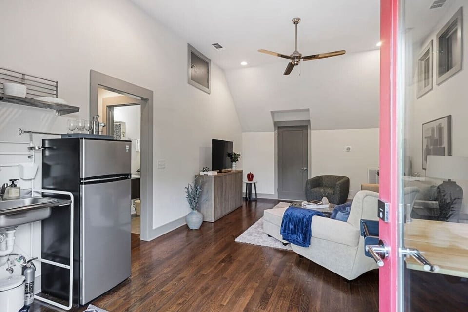 Airy studio-style space combining a kitchen and comfortable living zone.