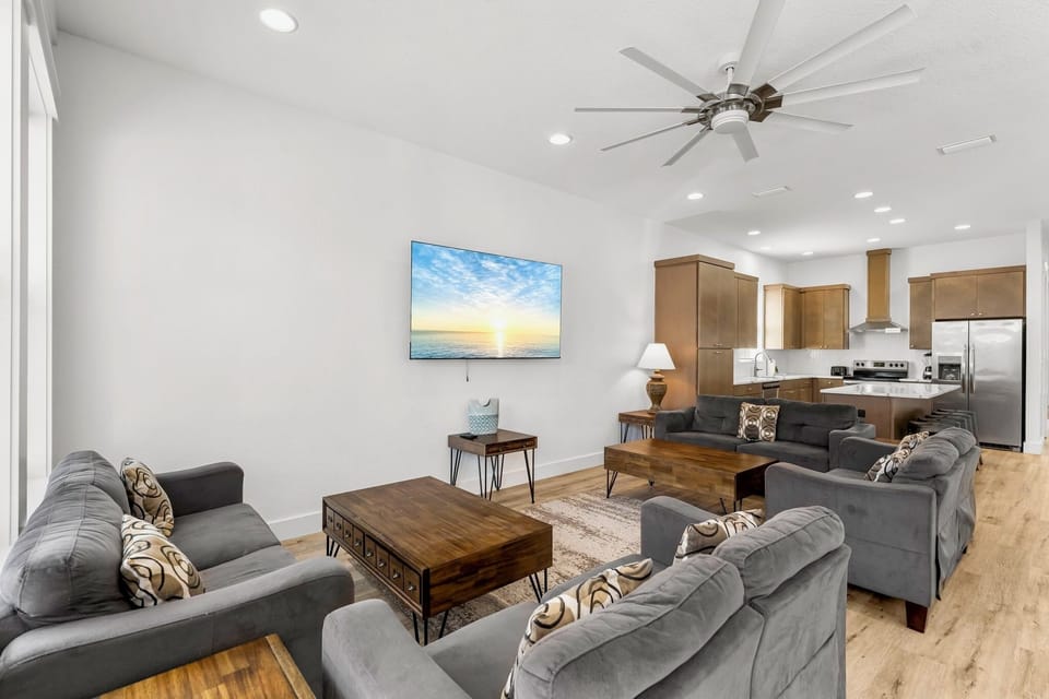 1st Floor-Spacious main living room with ample seating for the whole group, smart TV, ceiling fan, and easy access to the kitchen and dining areas.