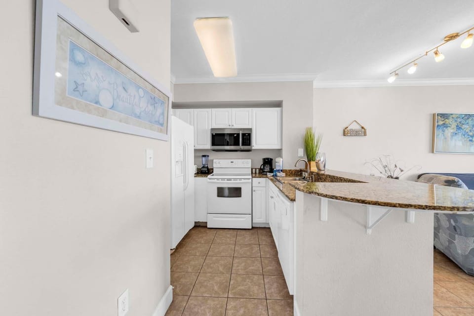 Condo, 1 King Bed with Sofa bed (Tidewater 2315) | Private kitchen