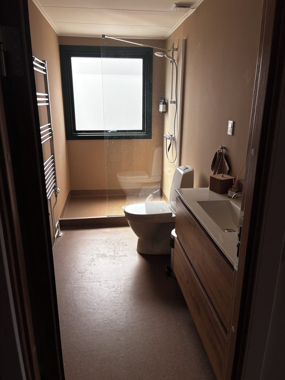 Double Room, 1 King Bed, Partial Ocean View | Bathroom | Shower, free toiletries, hair dryer, bathrobes