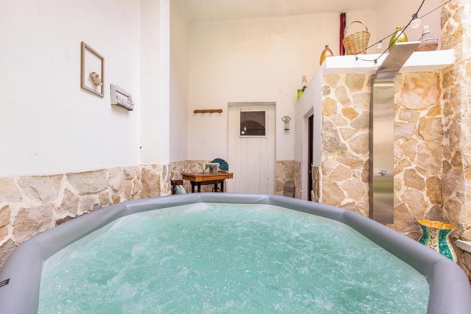Indoor spa tub