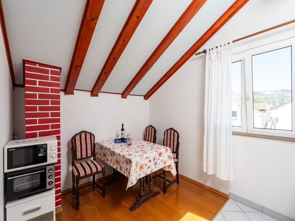 Apartment (Two Bedroom Apartment with Terrace) | Dining room