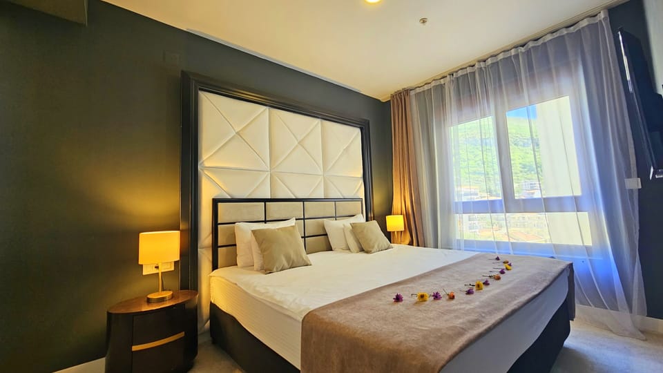 Luxury Suite, Balcony, Sea View | In-room safe, iron/ironing board (on request), WiFi (free)