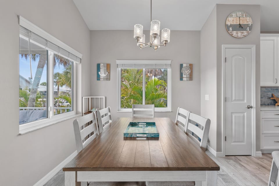 House, Multiple Beds (Hook Wine and Sinker) | Dining