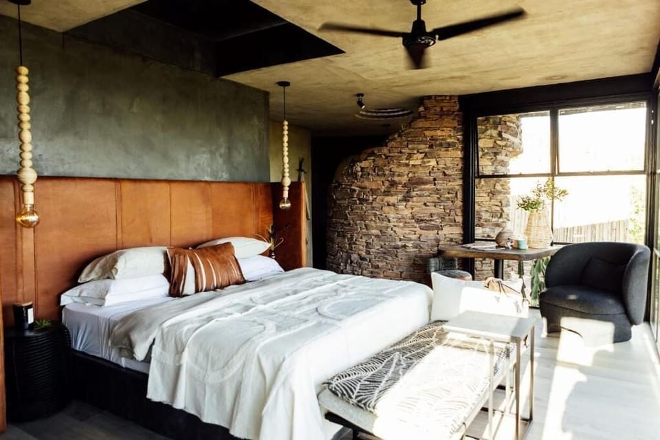 Romantic Suite, Mountain View | Premium bedding, pillowtop beds, iron/ironing board, WiFi (free)