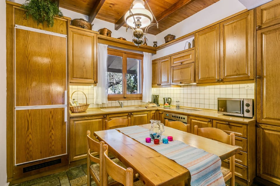 Traditional Villa, 3 Bedrooms, Private Pool | Private kitchen | Full-size fridge, microwave, oven, stovetop