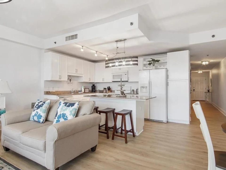 Condo, 1 King Bed with Sofa bed (Laketown Wharf 318) | Living area