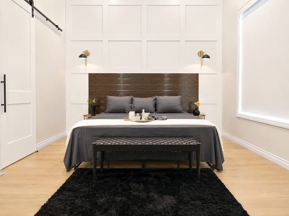 Suite | Laptop workspace, WiFi (free)