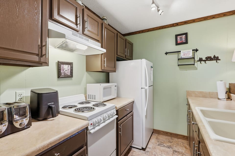 Well-equipped kitchen with full-size appliances and ample cabinet space