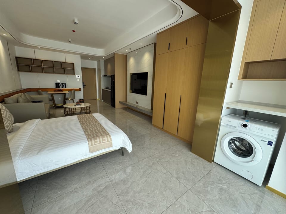 Deluxe Studio, River View | Desk, blackout drapes, iron/ironing board, WiFi (free)