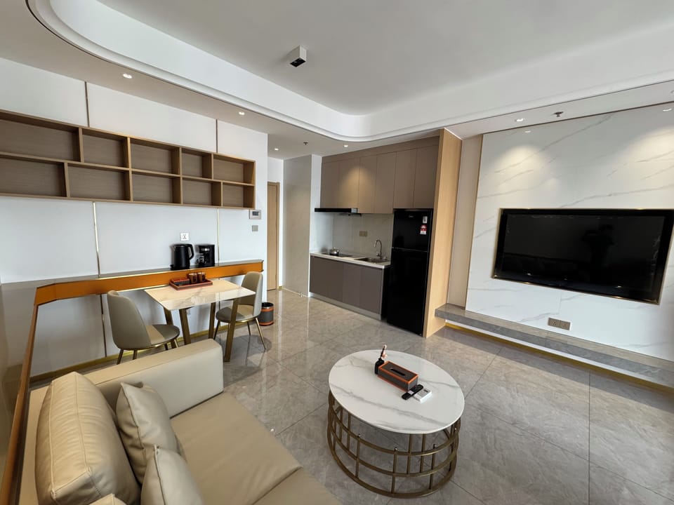 Deluxe Studio, River View | Living area