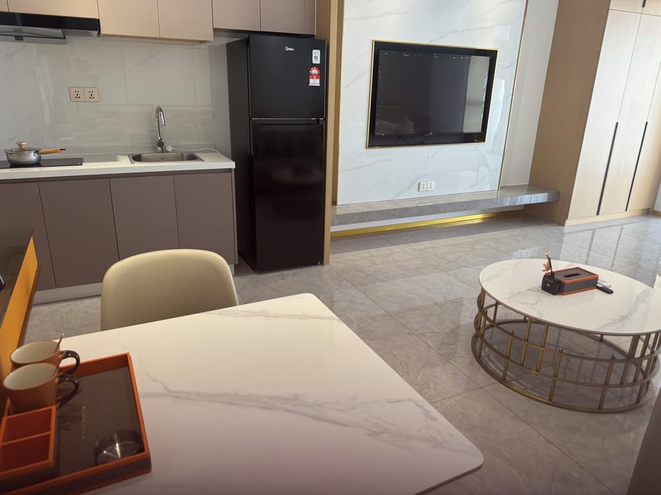 Deluxe Studio, River View | Private kitchen | Stovetop