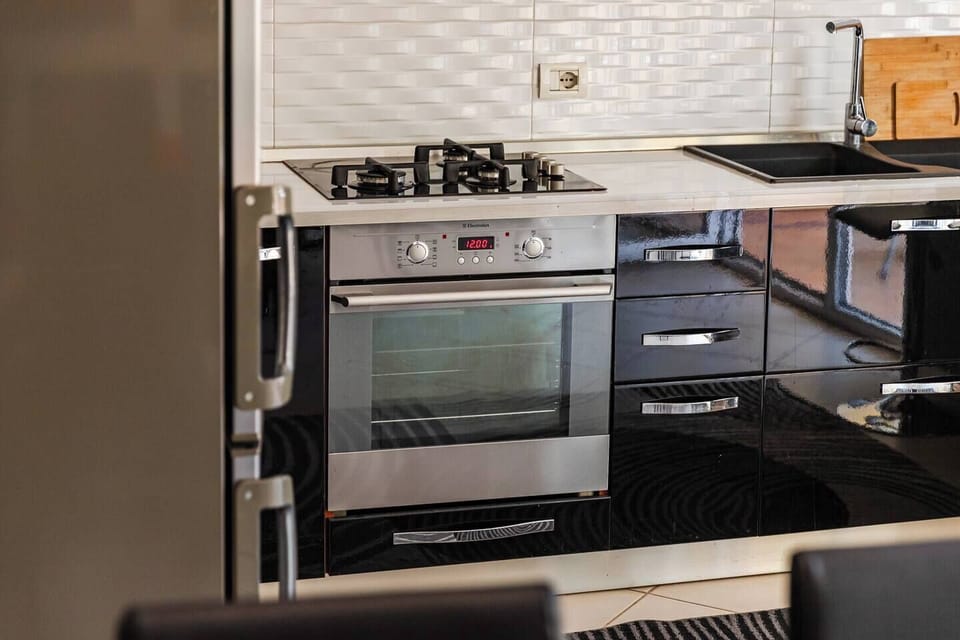 Fully-equipped kitchen details