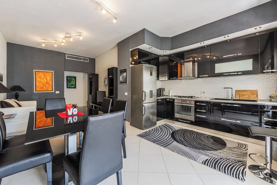 Fully-equipped kitchen and dining area