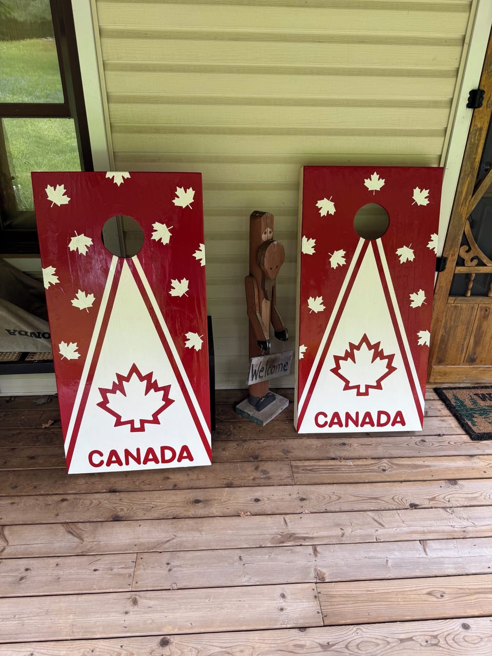 Outdoor games incl cornhole, axe throwing, ball ladder, badminton/volleyball