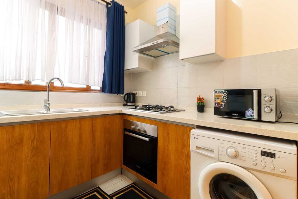 Classic Apartment, Patio, City View | Private kitchen | Full-size fridge, microwave, oven, stovetop