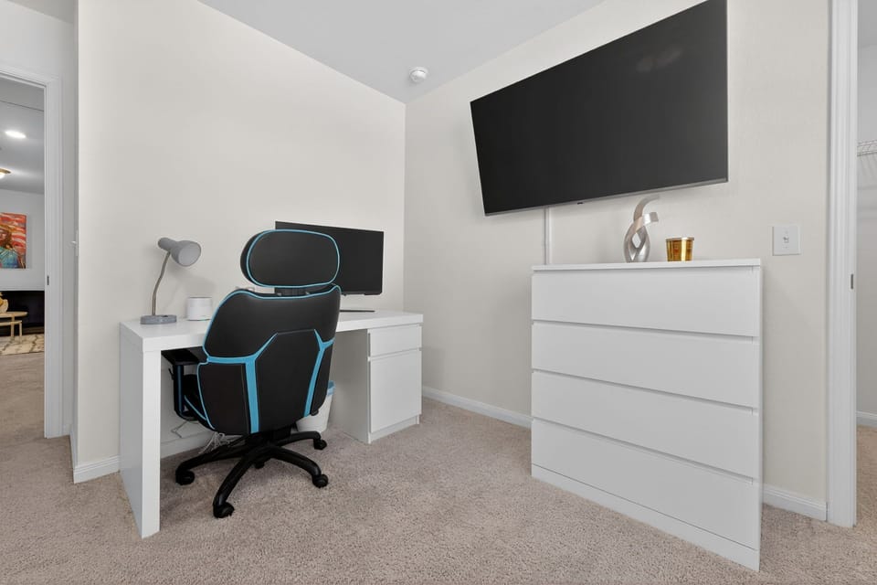 Dedicated workspace with monitor, gaming chair and Smart TV