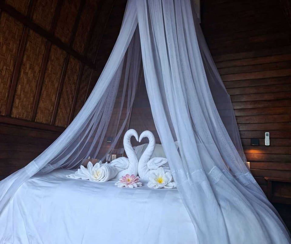 Deluxe Room, Ocean View | Free wired internet