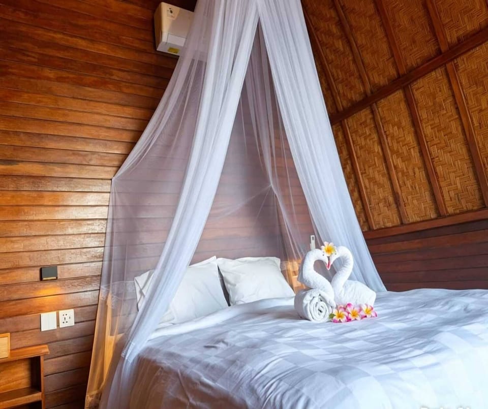 Deluxe Room, Ocean View | Free wired internet