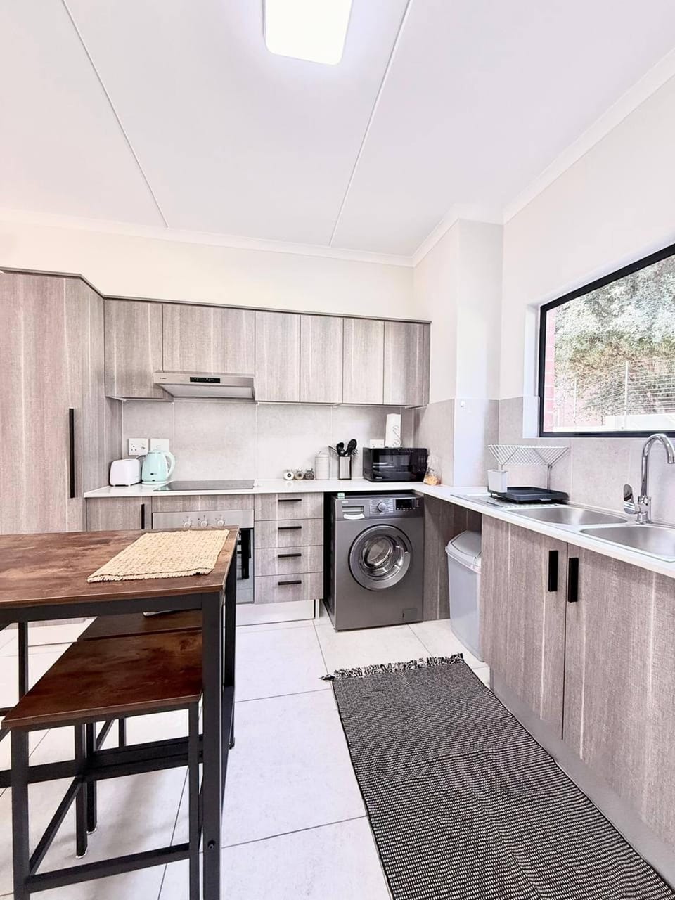 Apartment, 2 Bedrooms, Balcony | Laundry