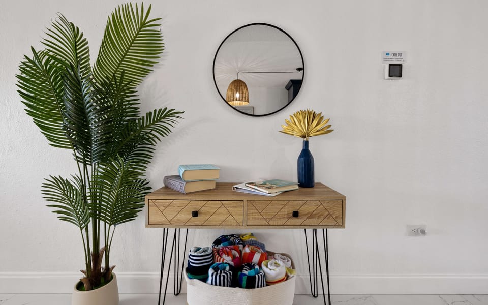 Thoughtful island décor creates a warm welcome from the moment you arrive.
