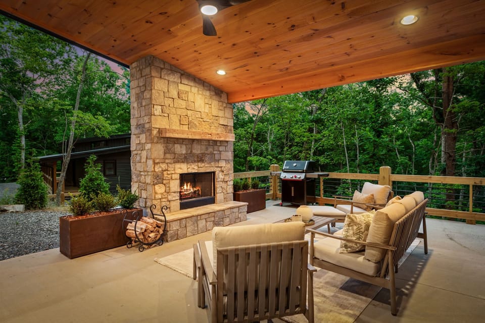 Plush seating, a crackling fireplace, and the sounds of nature all around. Outdoor living doesn't get much better than this.