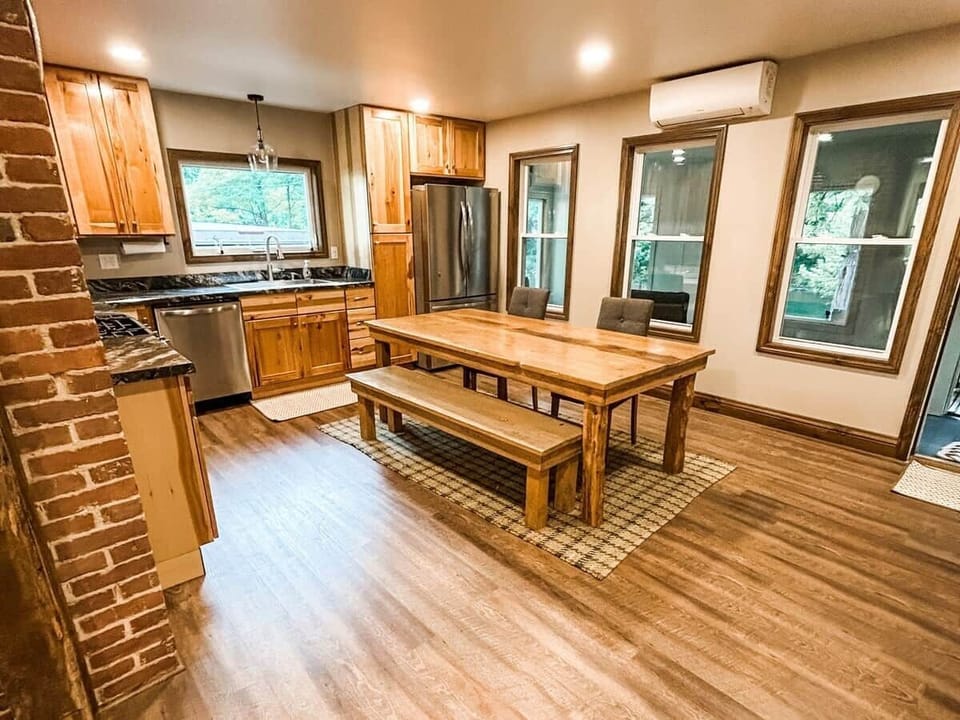 Spacious, well-stocked, and full of natural light—this kitchen is perfect for cooking, hosting, and making memories.