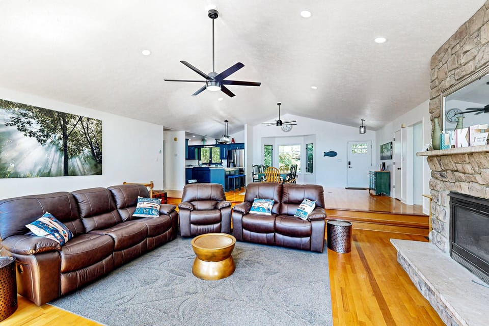 House, Multiple Beds, Kitchen (Plum Paradise) | Living area