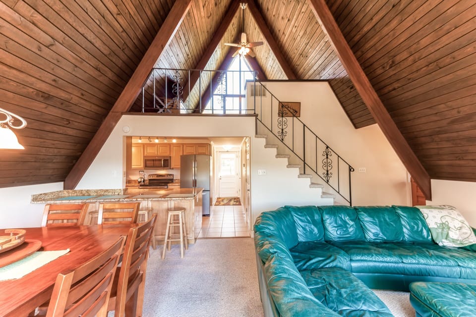 House, 2 Queen Beds (Haupt Hut) | Living area