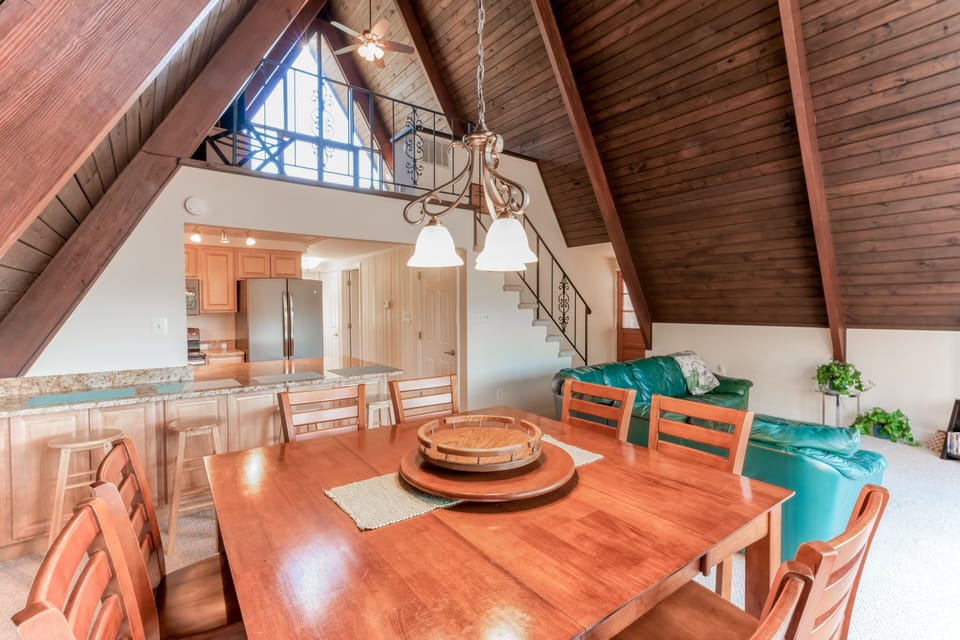 House, 2 Queen Beds, Balcony (Haupt Hut) | Dining