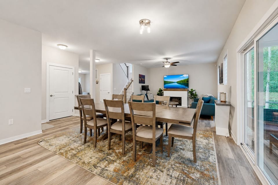House, Multiple Beds, Kitchen (The Cove at Horseshoe Bend) | Dining