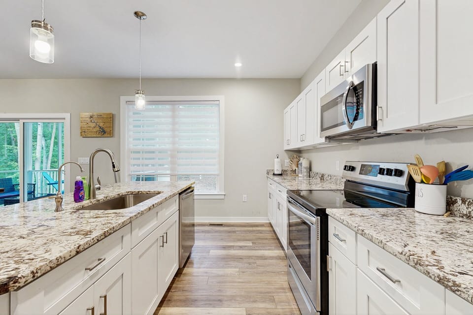House, Multiple Beds, Kitchen (The Cove at Horseshoe Bend) | Private kitchen