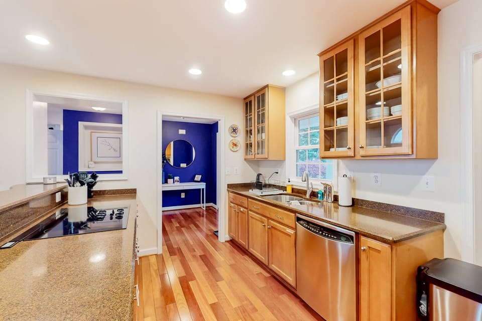 House, Multiple Beds, Hot Tub (Pleasants View) | Private kitchen